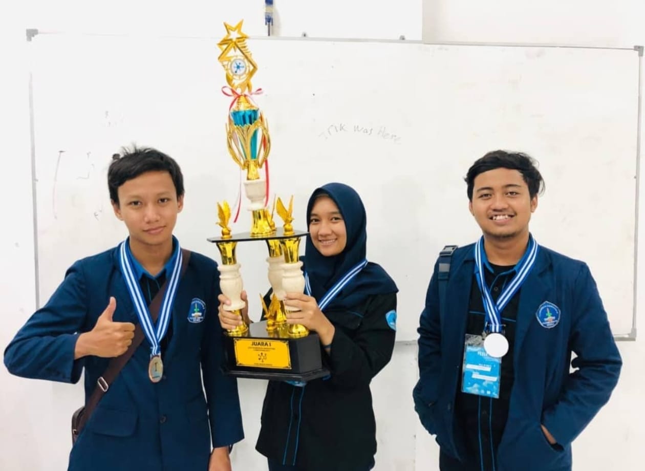 Top Finalis Essay